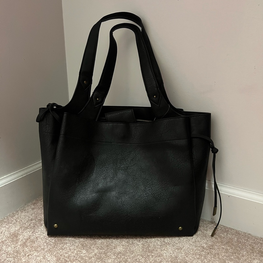 Black purse with elbow handles.